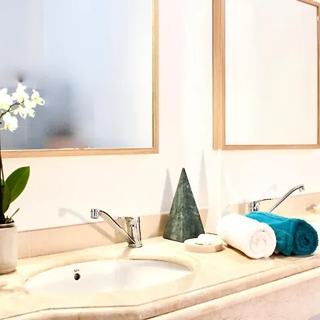 Detached With Garden, Heated And Private Pool, Sea View, Parking Free Willa