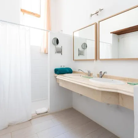 Detached With Garden, Heated And Private Pool, Sea View, Parking Free *