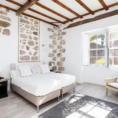 Detached With Garden, Heated And Private Pool, Sea View, Parking Free Willa